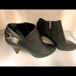 Vince Camuto black booties size 7